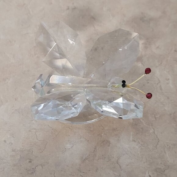 Crystal Butterfly on Oval Base - Picture 3 of 6